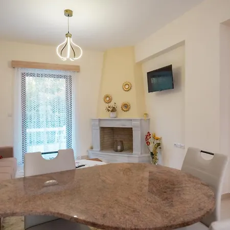 Lägenhet The Miller House Under Meteora *